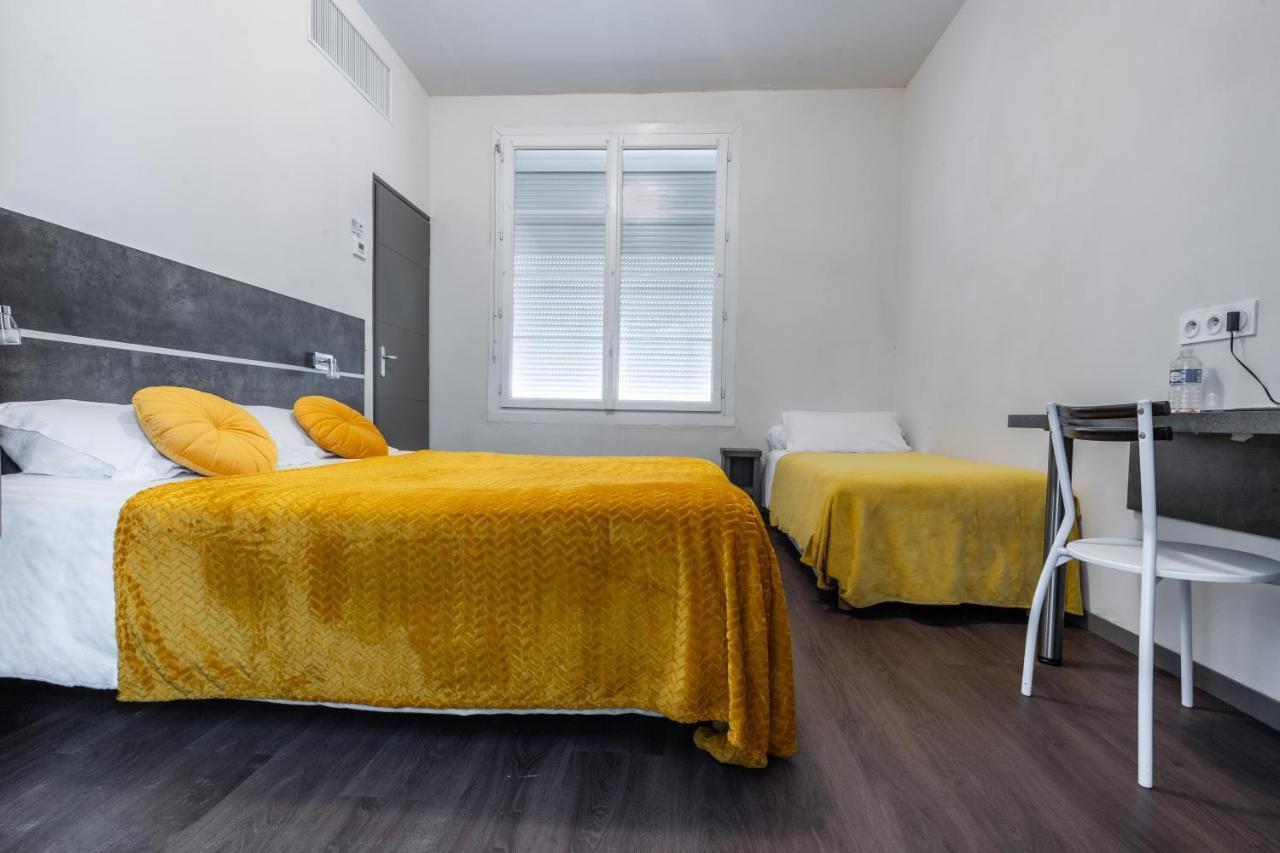Hotel De La Gare Surgères Dış mekan fotoğraf