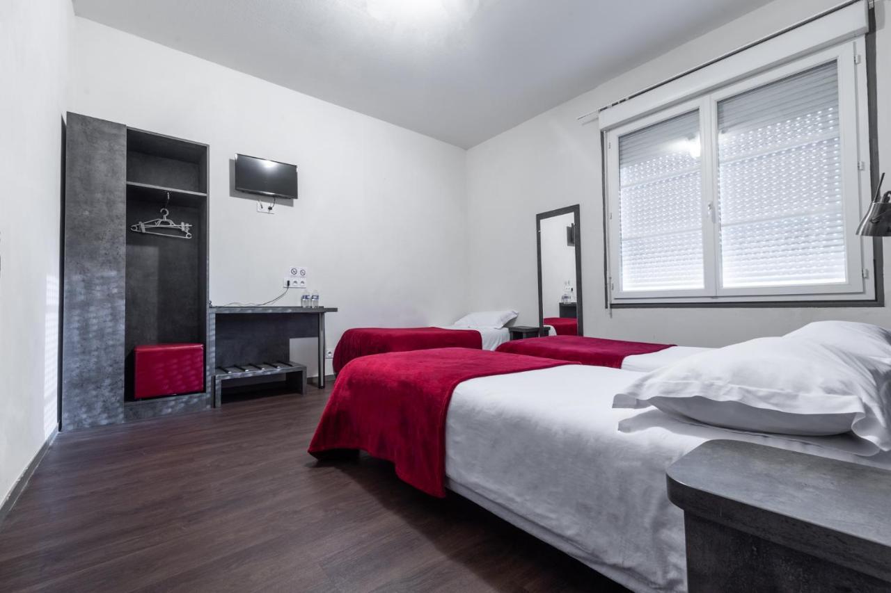 Hotel De La Gare Surgères Dış mekan fotoğraf