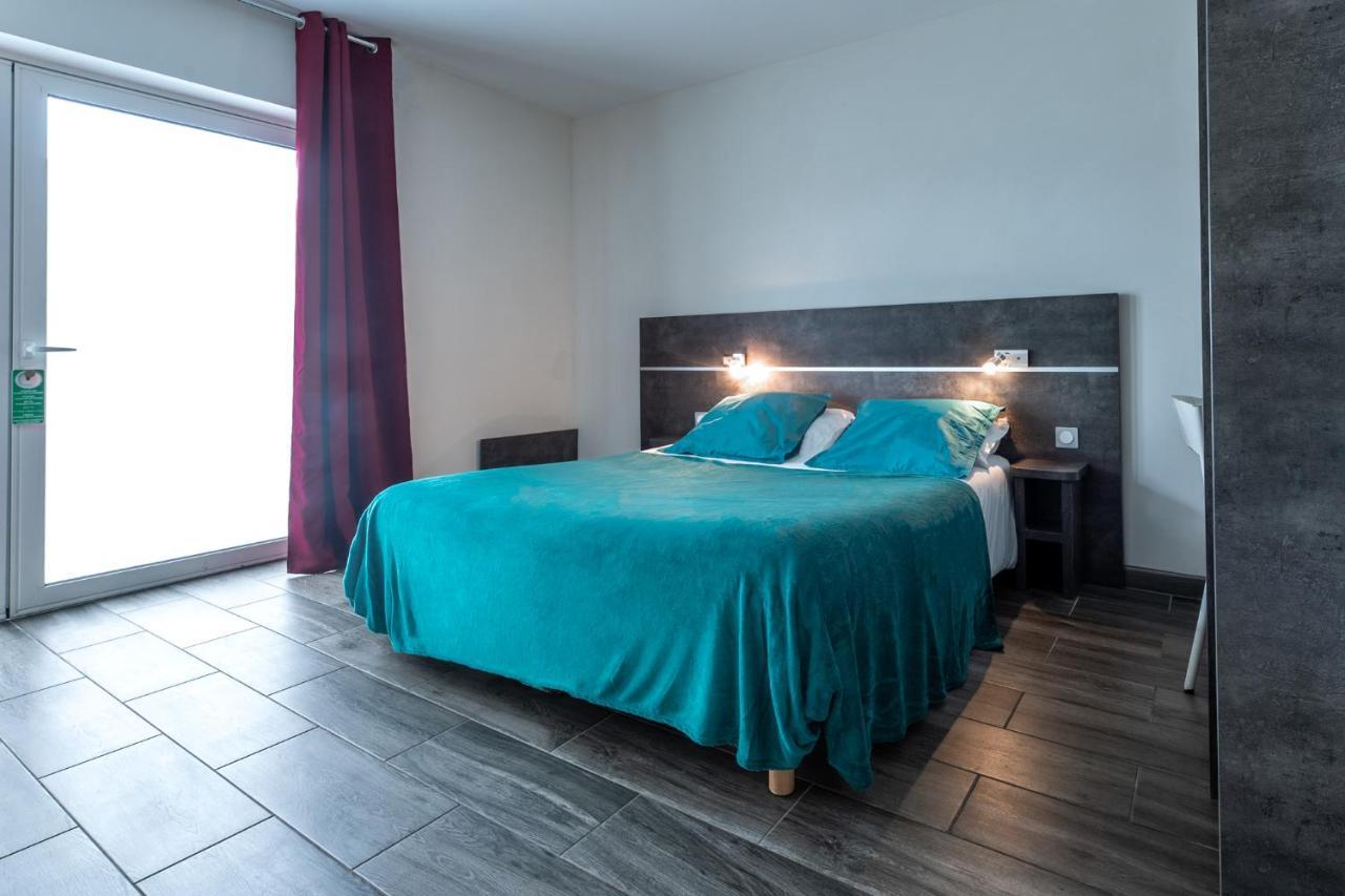Hotel De La Gare Surgères Dış mekan fotoğraf