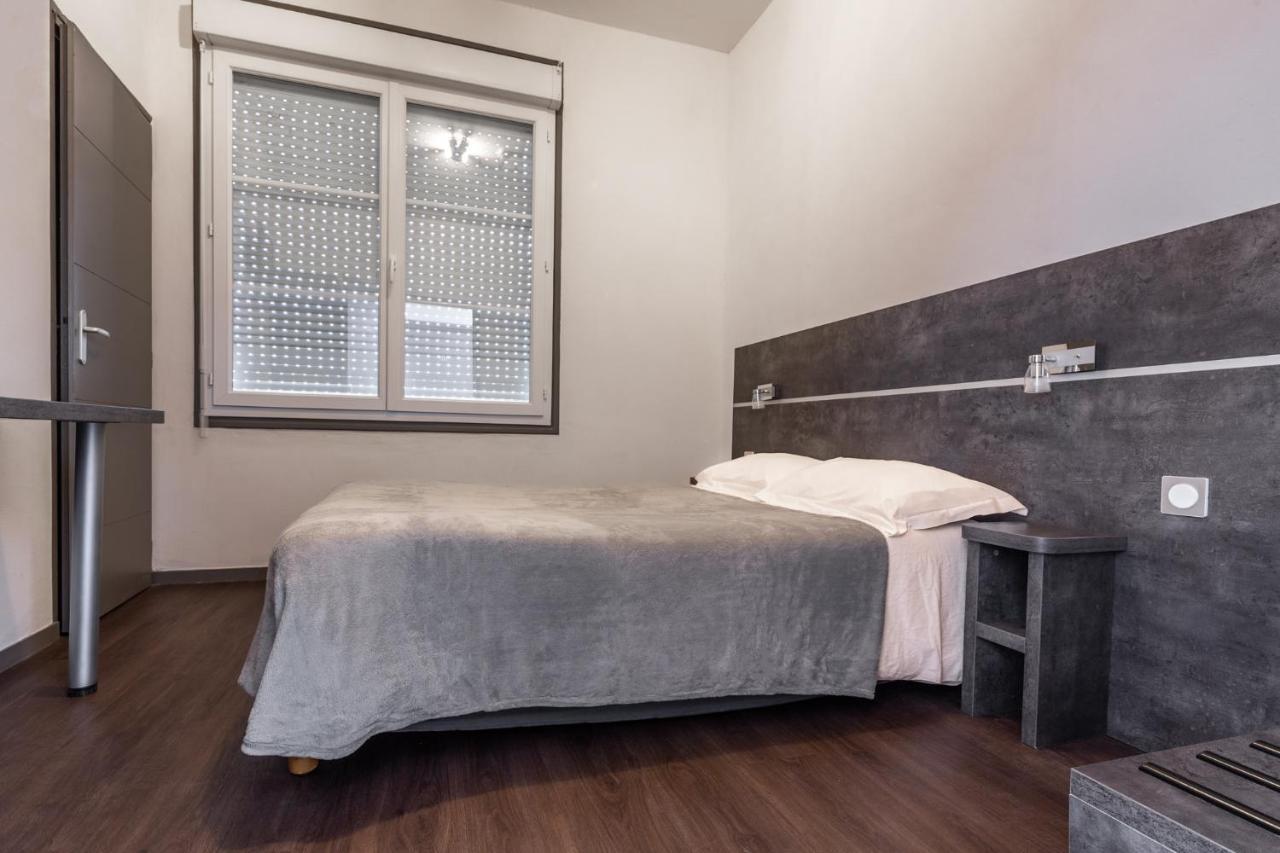Hotel De La Gare Surgères Dış mekan fotoğraf