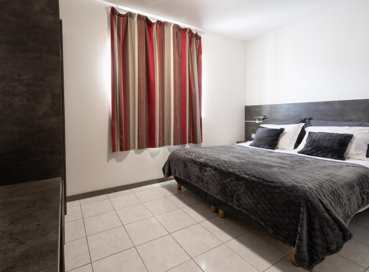 Hotel De La Gare Surgères Dış mekan fotoğraf