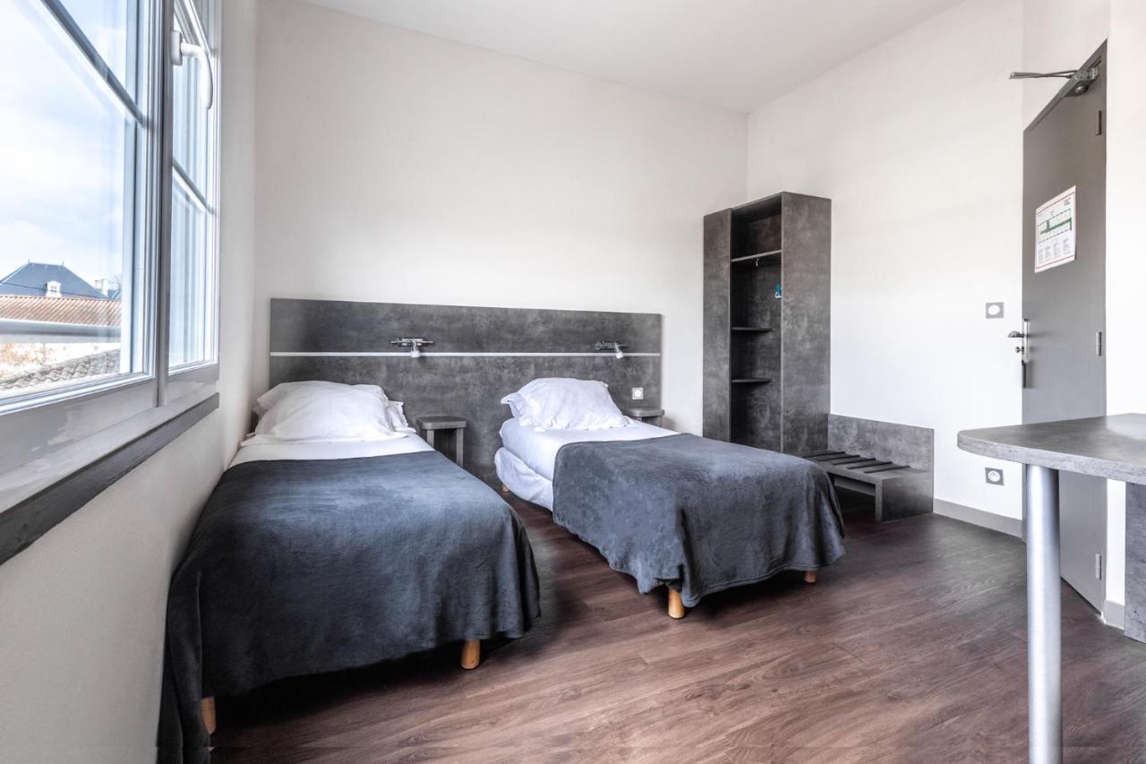 Hotel De La Gare Surgères Dış mekan fotoğraf