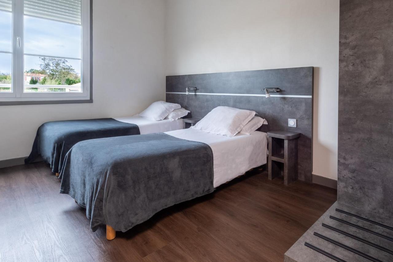 Hotel De La Gare Surgères Dış mekan fotoğraf